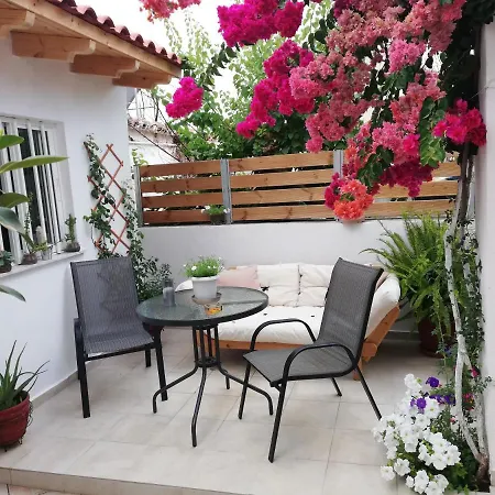 Small With Yard Apartment Chania (Crete)